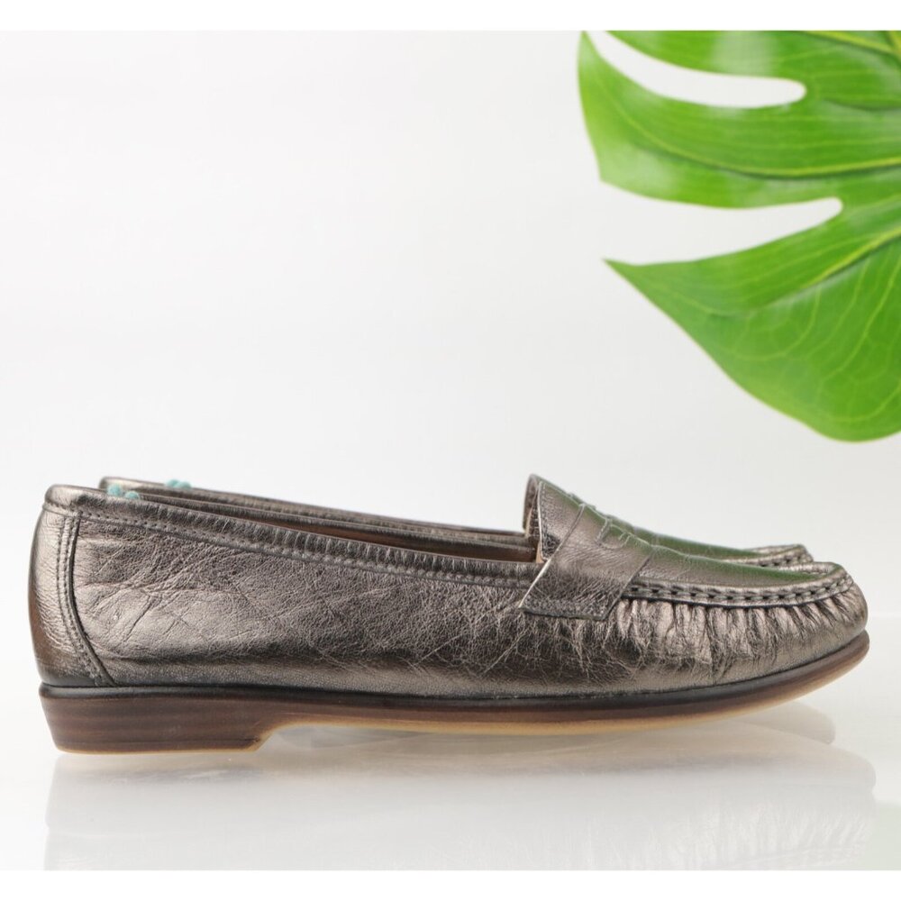 SAS Womens Wink Penny Loafer Size 7.5 M Pewter Metallic Leather Flat Tripad Shoe